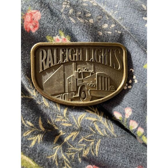 Vintage Releigh Lights 1970's Semi Truck Tractor Trailer Brass Belt Buckle - Picture 4 of 6